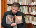 Prezentace knihy Soukromé album aneb Oživlé příběhy fotografií, festival Juniorfest, Horšovský Týn, 10.11.2010 (foto Zbyněk Sobola)